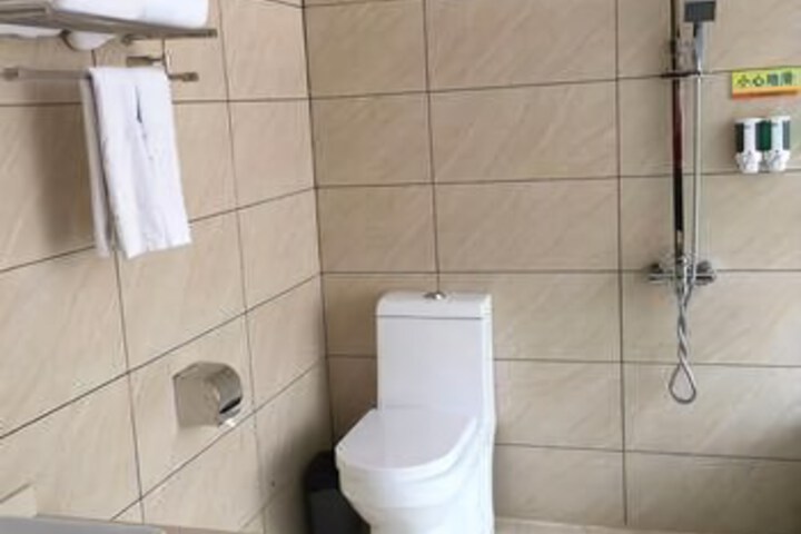 Room 4 of 8