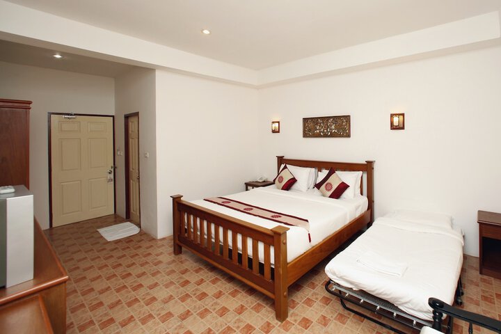 Room 4 of 112