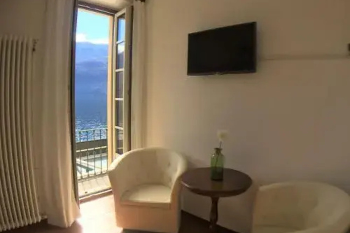 Room 6 of 14