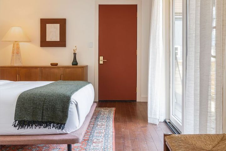 1 Queen Bed (23 of 38)