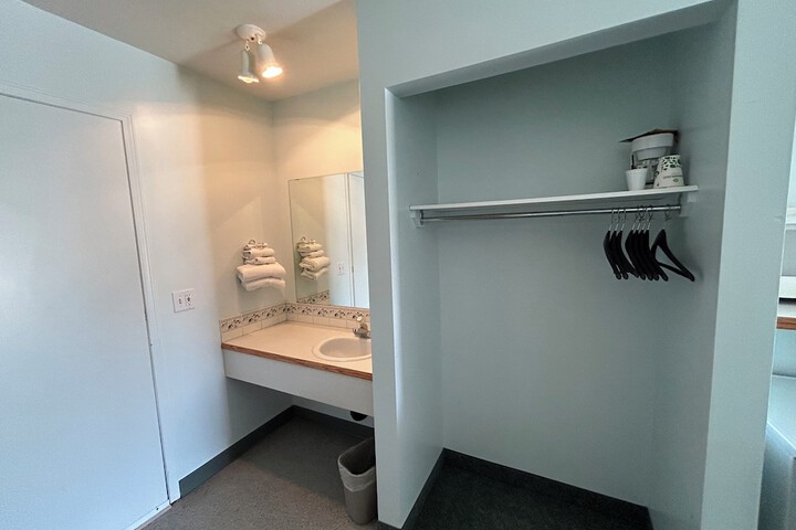 Room 10 of 20