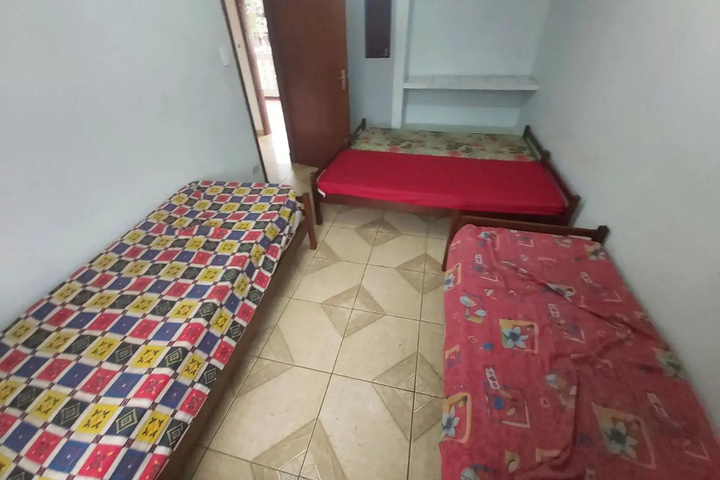 Room 4 of 16