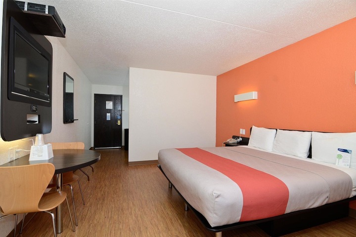 Room 17 of 28