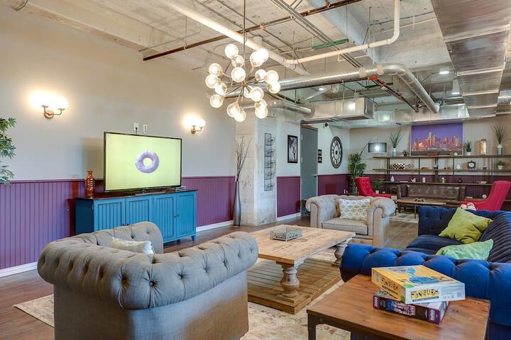3 Bedroom Unit in Downtown Dallas with Pool &  Gym in Dallas, TX