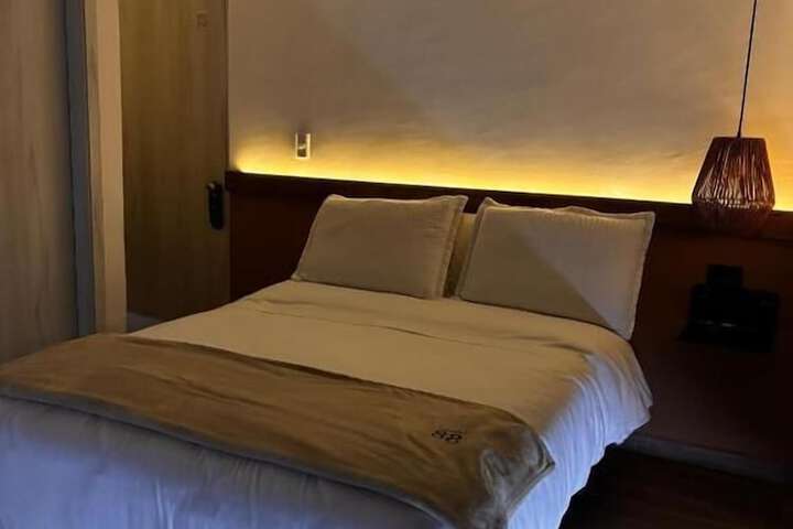 Room 13 of 38