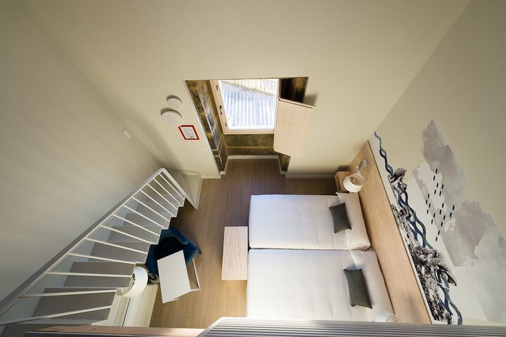 Room 8 of 77