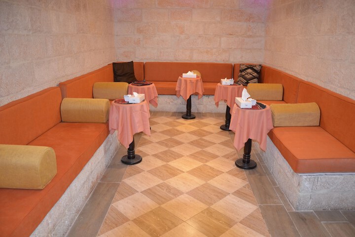 Lounge 98 of 110