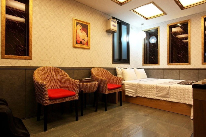 Room 3 of 9