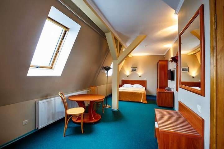 Room 7 of 60