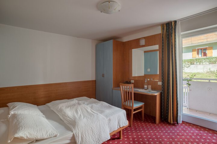 Room 5 of 43
