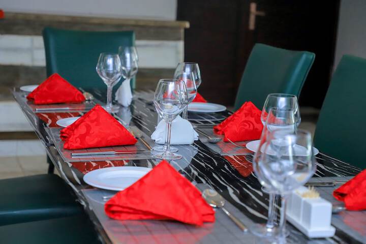 Dining 11 of 21