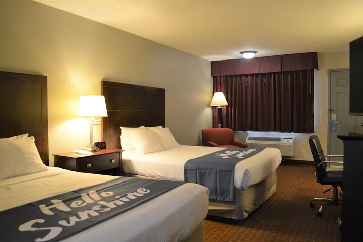 2 Queen Beds Accessible (10 of 10)