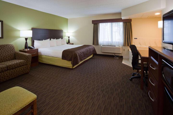 1 Queen Bed Mobility Accessible (3 of 12)