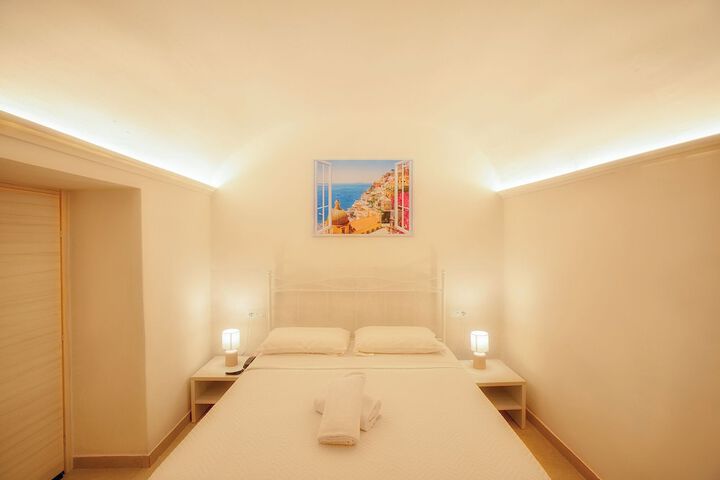 Room 5 of 126