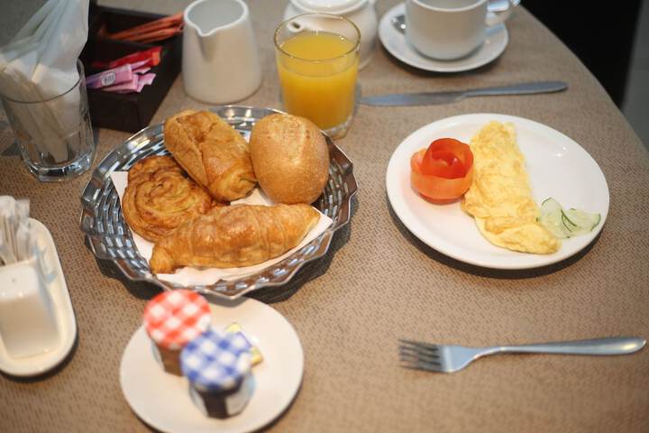 Breakfast/Coffee Service 57 of 86