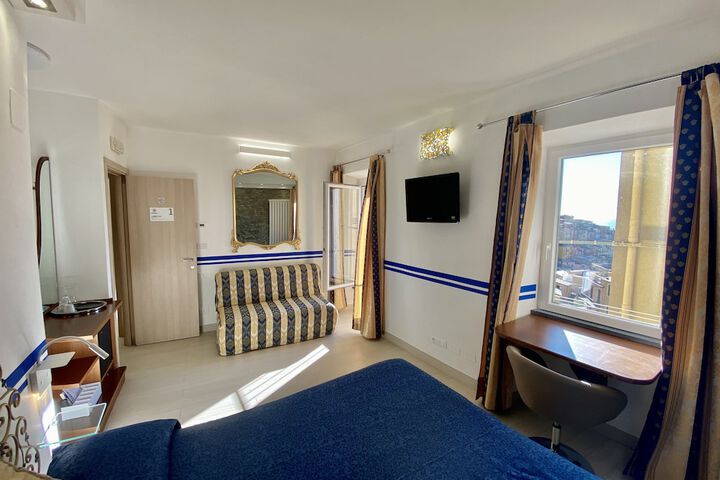 Room 42 of 190
