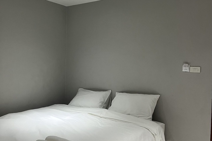Room 4 of 17