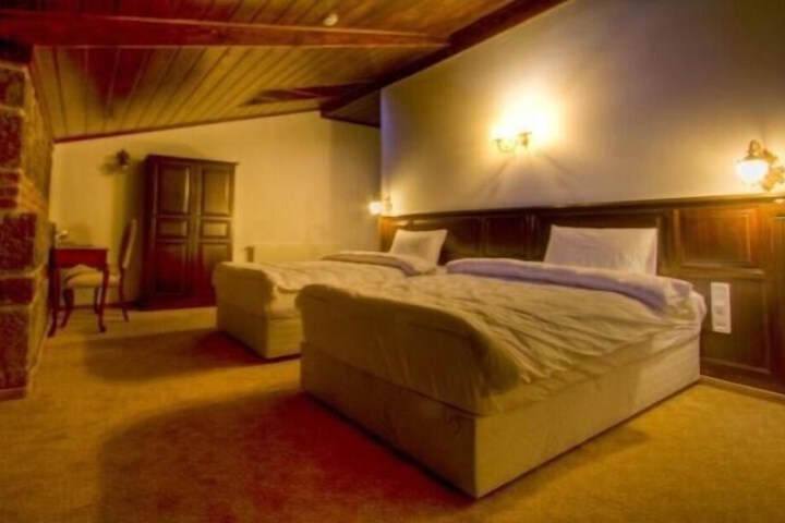 Room 10 of 44