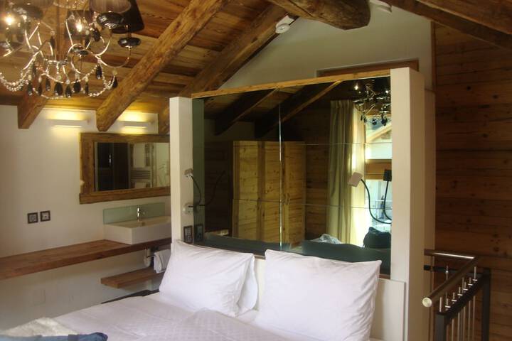 Room 5 of 117