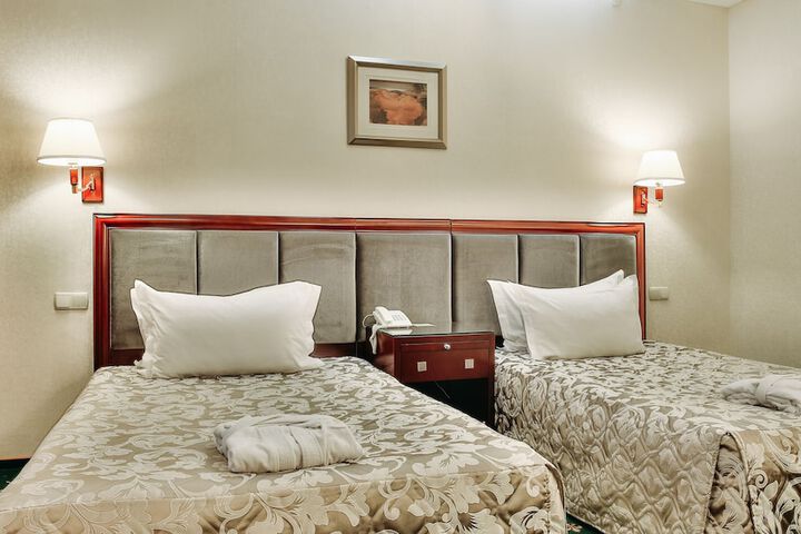 Room 6 of 32