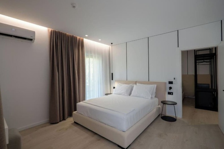 Room 41 of 100