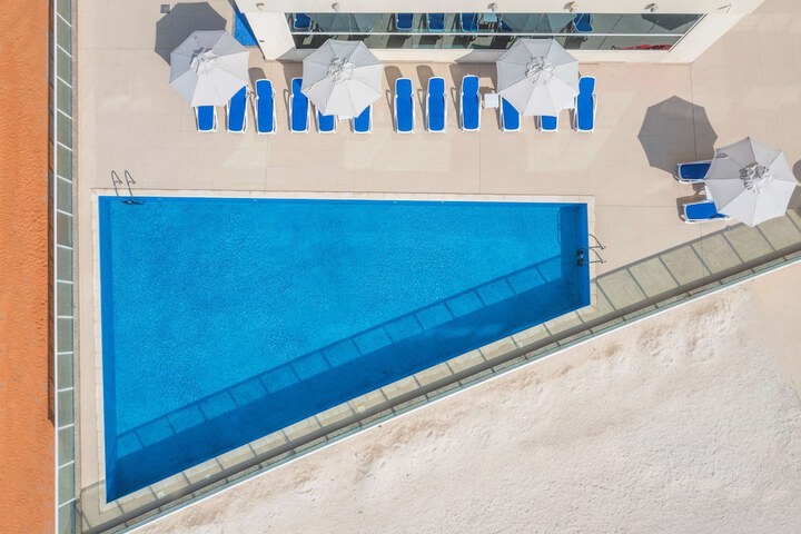 Pool 110 of 268