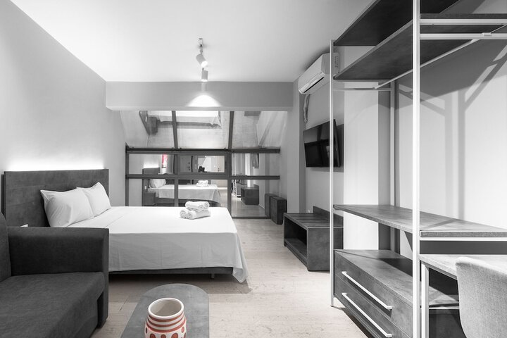 Room 4 of 10
