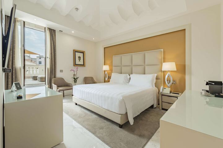 Room 42 of 168