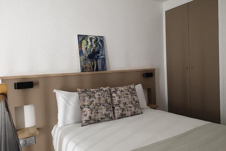 Room 6 of 54