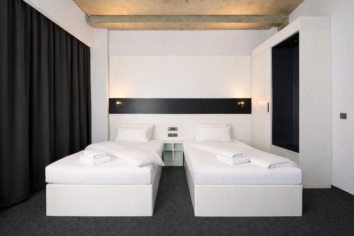 Room 6 of 59
