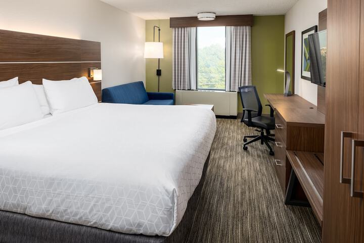 Room 3 of 28