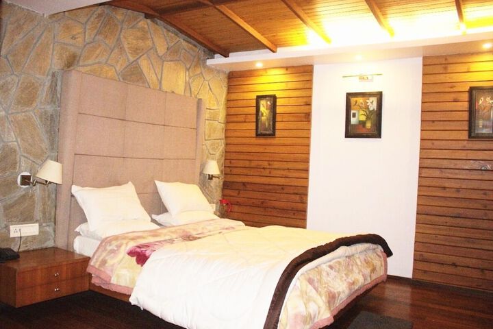 Room 7 of 12