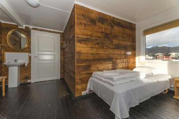 Room 15 of 36