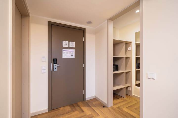Room 16 of 114