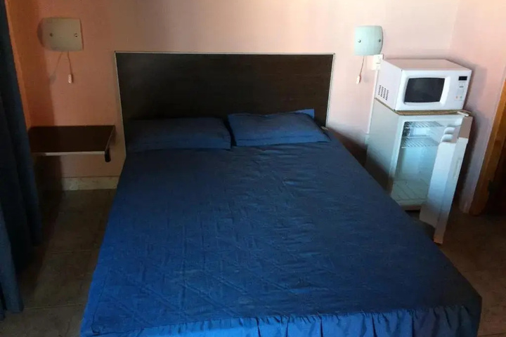 Room 4 of 12