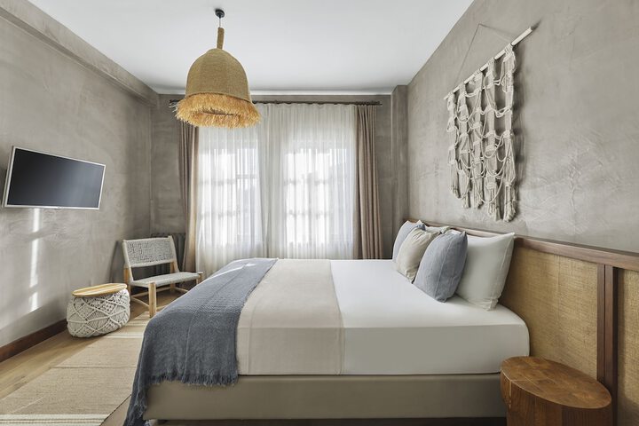 Room 16 of 77