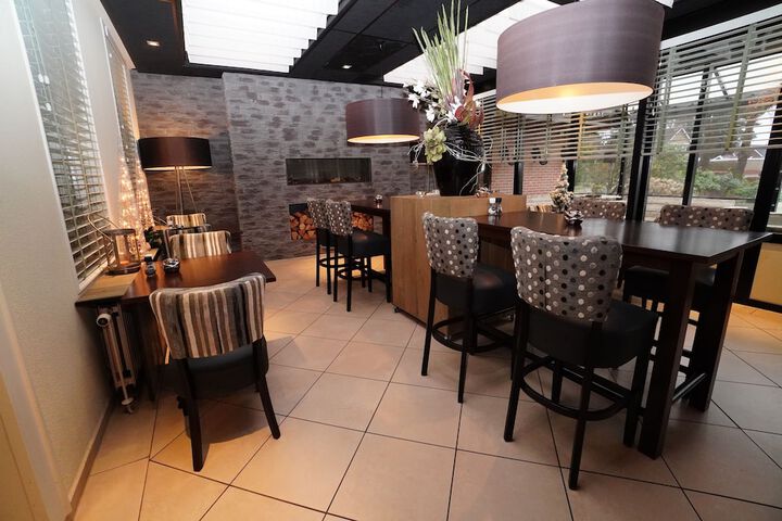 Dining 52 of 65