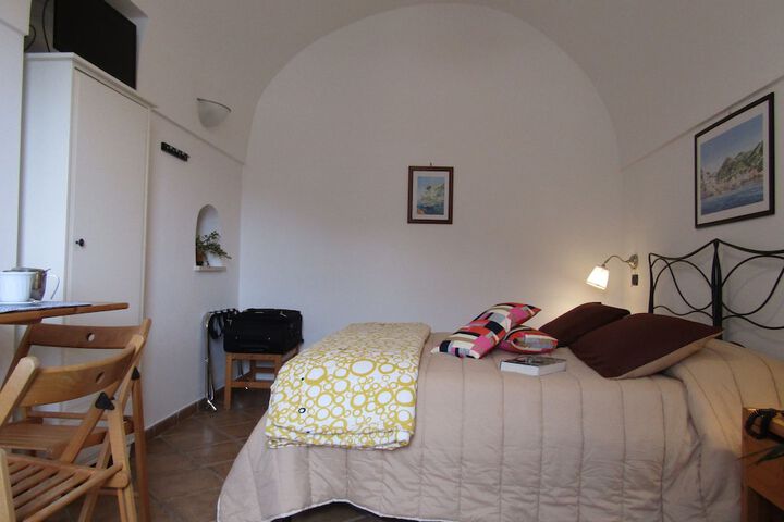Room 3 of 32