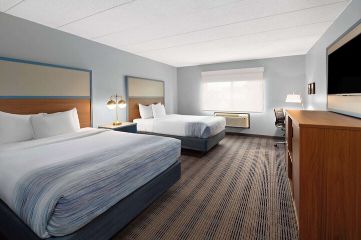 2 Queen Beds (2 of 9)