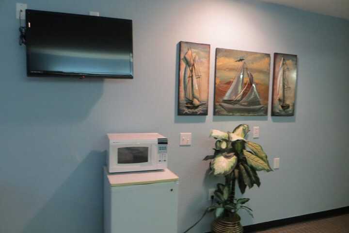 Room 8 of 33