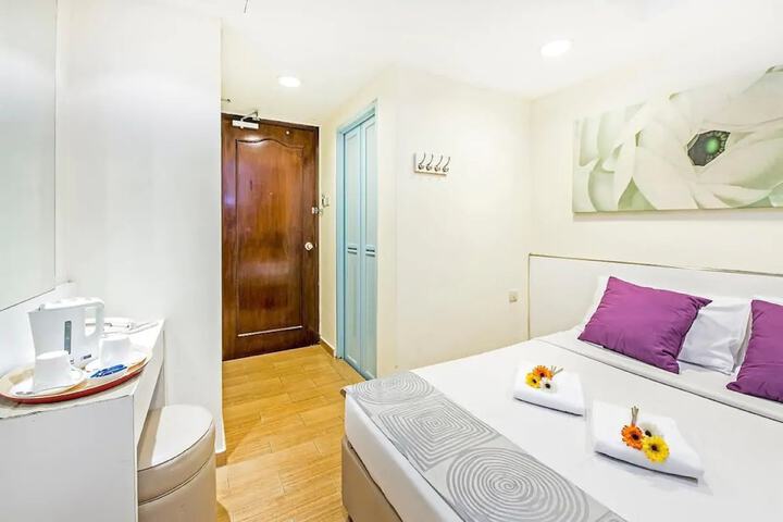 Room 9 of 16