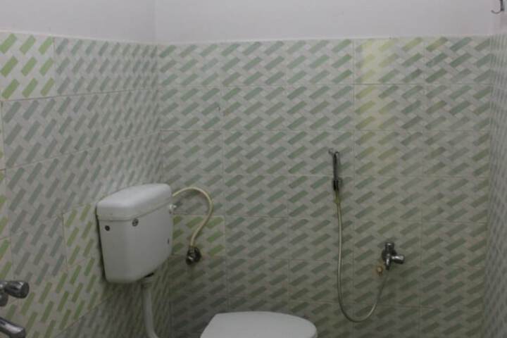 Room 33 of 64