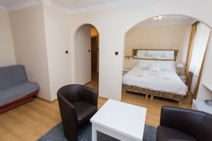 Room 16 of 40