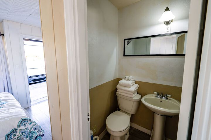 Room 11 of 16