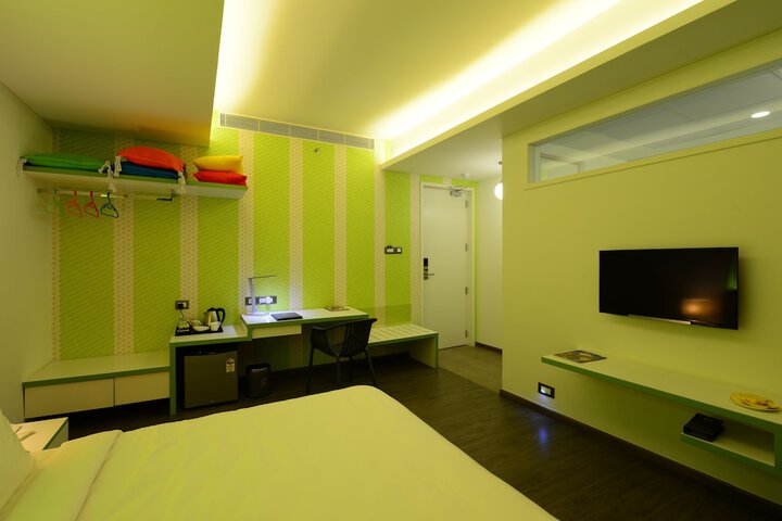 Room 19 of 33