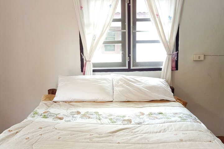 Room 2 of 28
