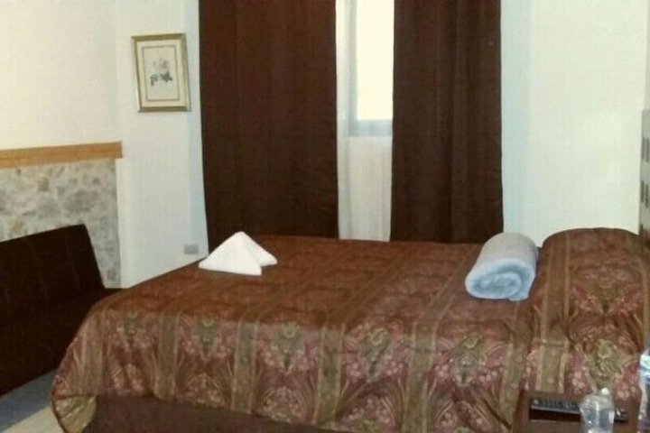 Room 12 of 28