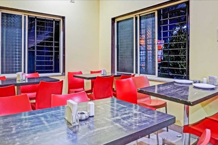 Dining 17 of 21