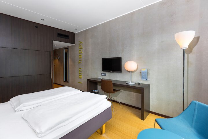 Room 13 of 71