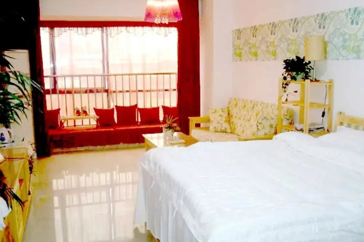 Room 5 of 9